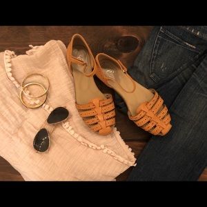 Clark’s women’s camel color sandall shoes size 8-9